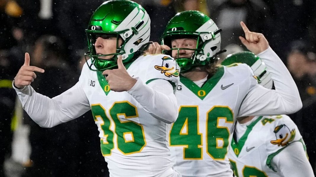 Oregon saves CFP hopes, escapes Iowa on last-second field goal
