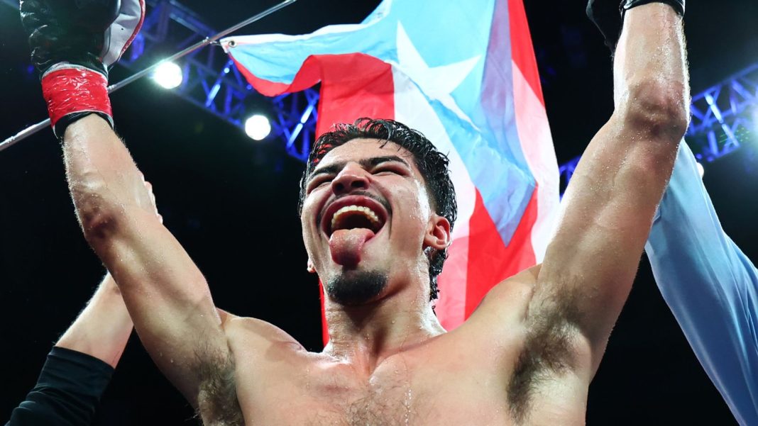 Xander Zayas earned the title of the youngest unified world champion (Credit: Mikey Williams/Top Rank)