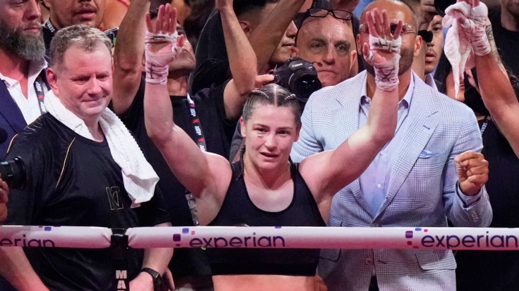 Ireland's Katie Taylor and Puerto Rico's Amanda Serrano pose after their third fight (AP Photo/Frank Franklin II).